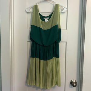 Easley two tone green dress with elastic waist fully lined knife pleated skirt